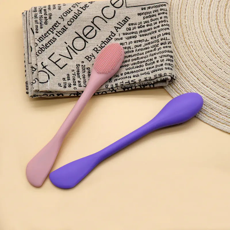 Lip exfoliating brush