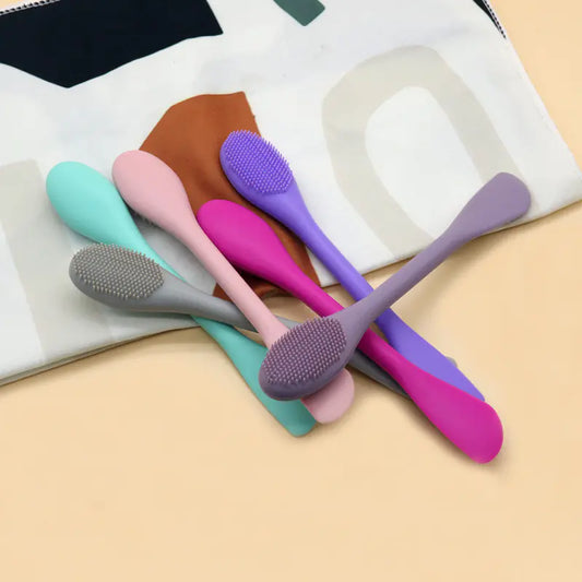 Lip exfoliating brush